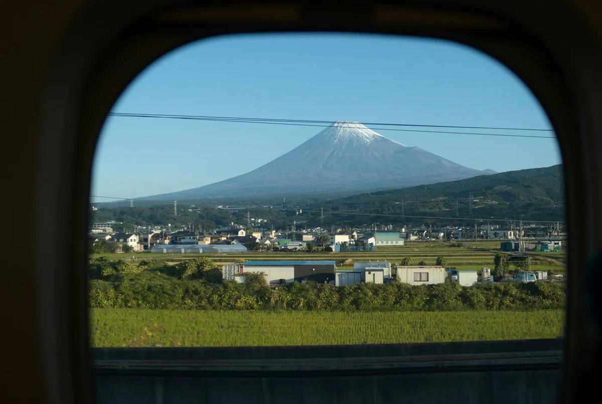 Le Fuji par la fenêtre du train