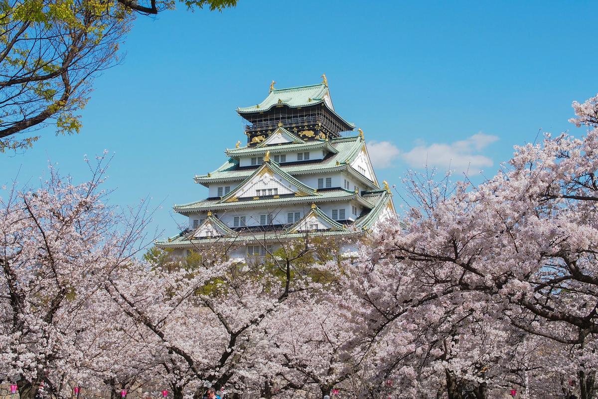 Le château d'Osaka, au printemps