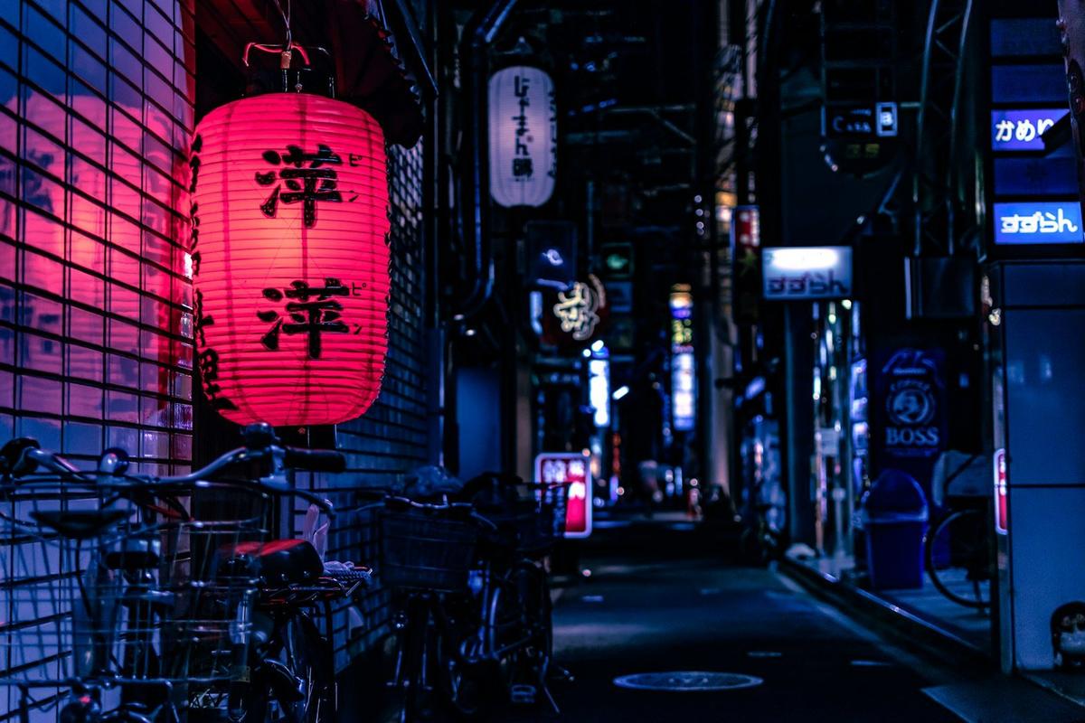 Une ruelle de lanternes, le soir