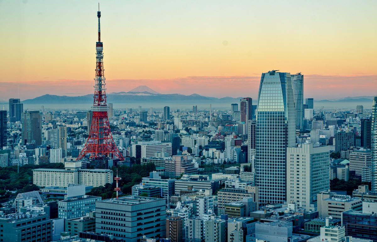 La tour de Tokyo et le Fuji, au lever du jour